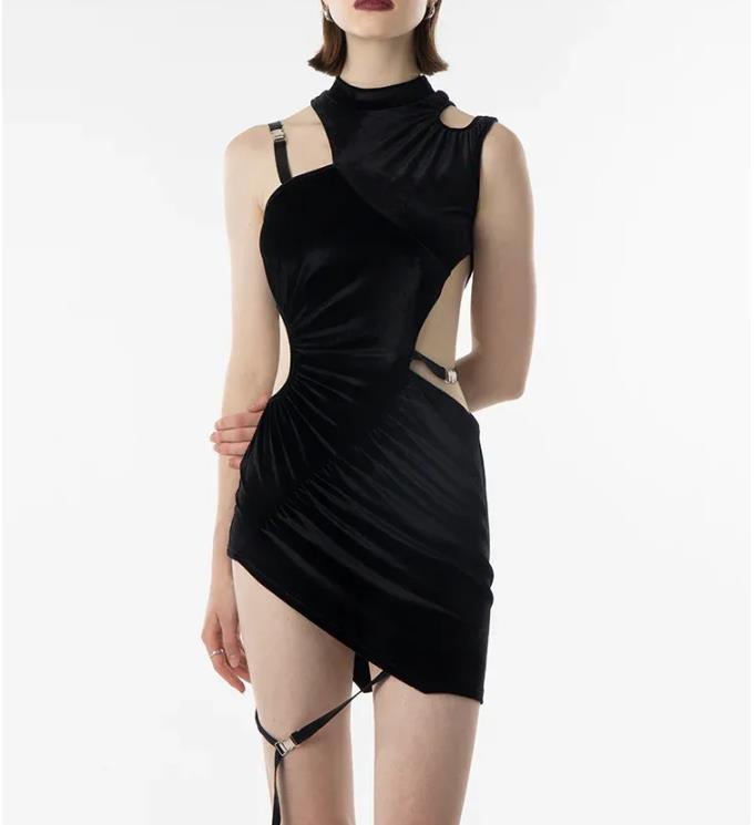 Summer women fashion irregular sleeveless halter waist sexy hollow bag hip pleated mini dress