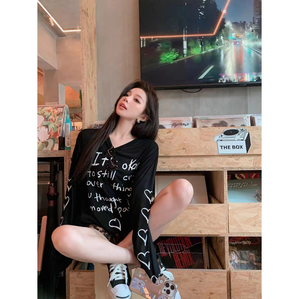 Black Letter Love Printing Sun Protection T-shirt for Women's Summer 2023 New Long Sleeve Thin Loose and Slim Air Conditioning Cover